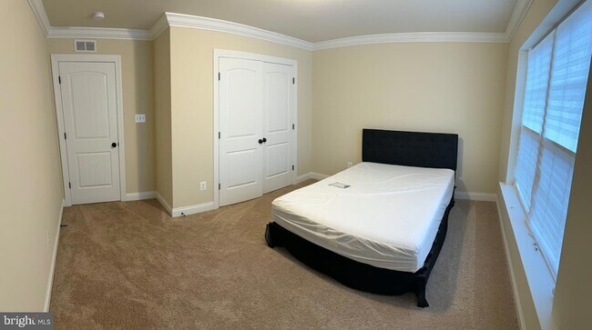 Building Photo - 7986 Benjamin Stoddert Ct