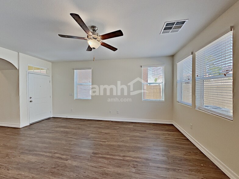 Building Photo - 5873 Petronius St