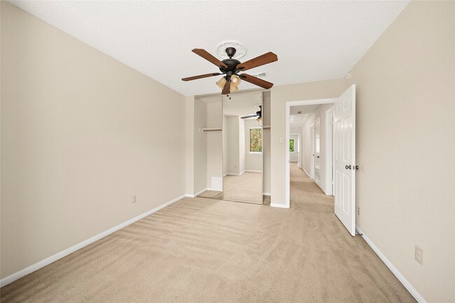 Building Photo - 2206 Greencove Ln