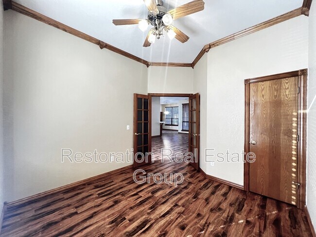 Building Photo - 113 S Mustang Rd