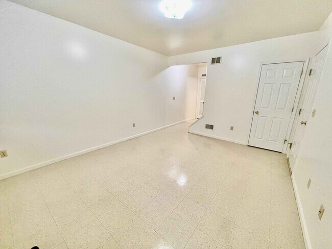 Mudroom - 212 Lester Ct