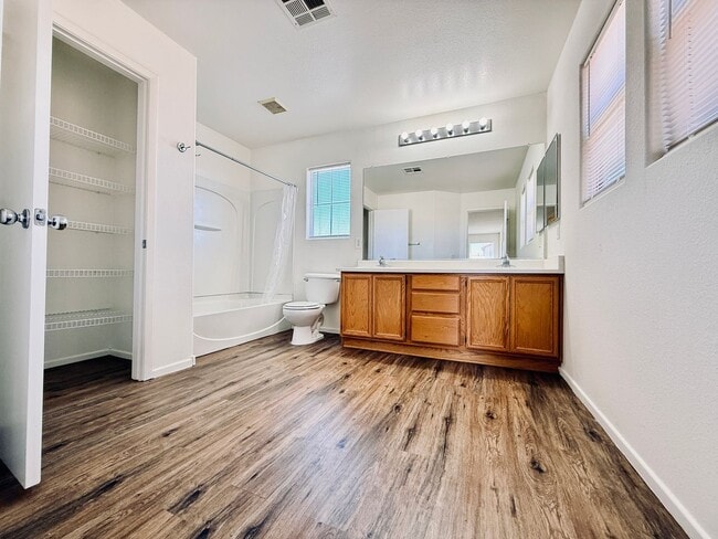 Building Photo - Available Now-Lovely Two Story Home!  Make it yours!