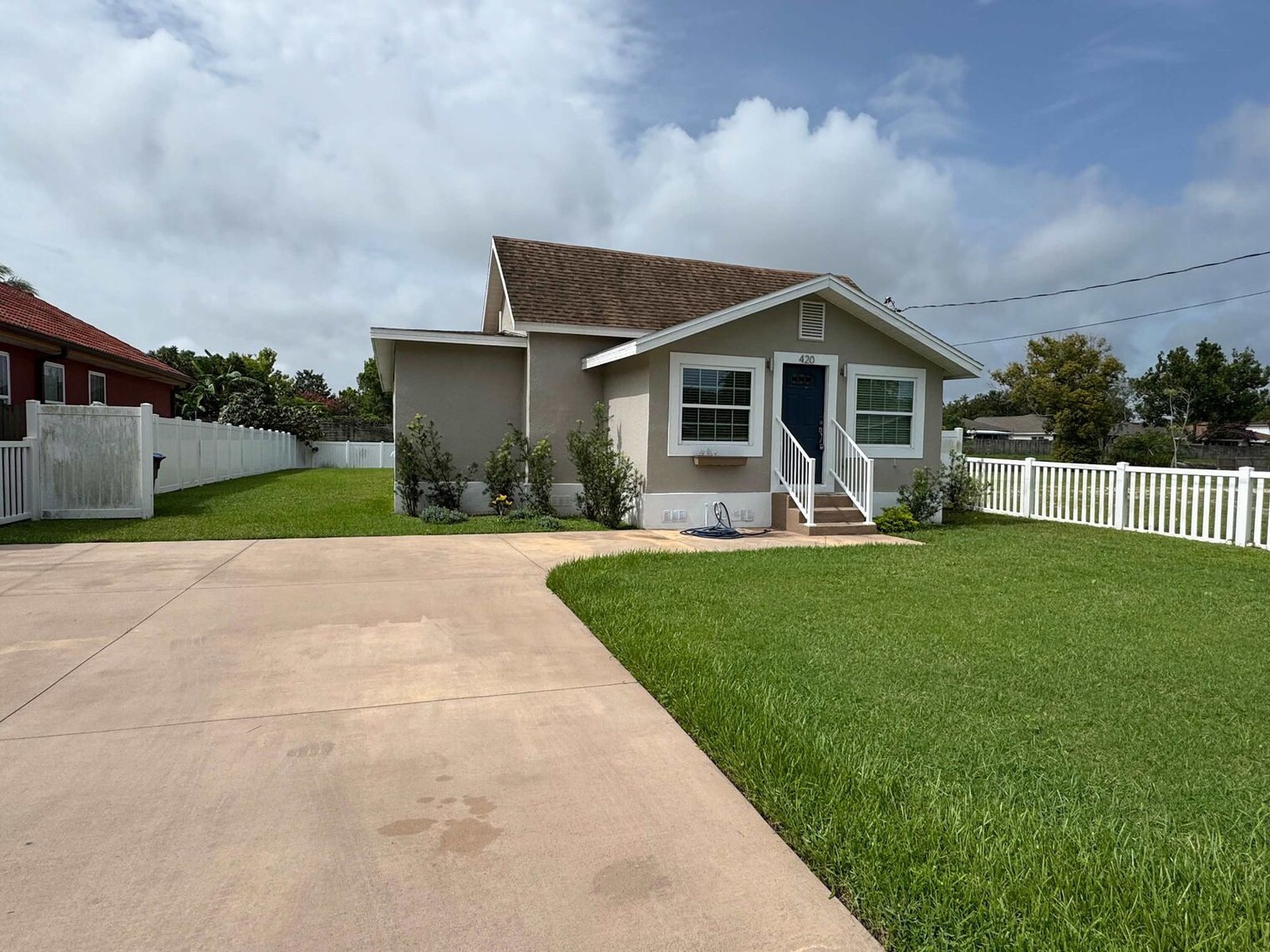Building Photo - 420 E Cypress St