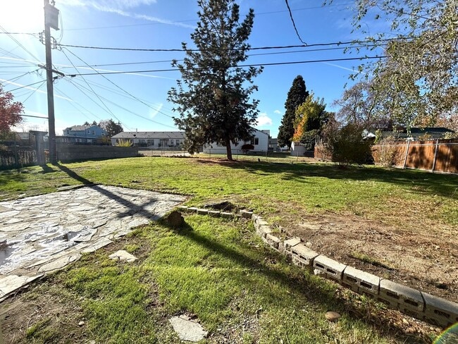 Building Photo - 1431 Johnston Ave