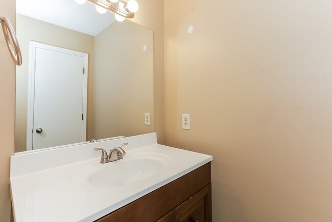 Building Photo - 520 Gregory Manor Dr SW