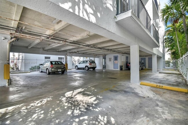 Building Photo - 618 Euclid Ave