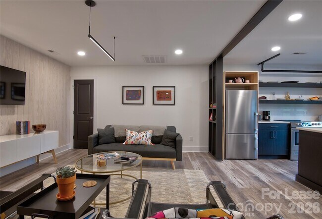 Building Photo - 3945 Rockfern Rd