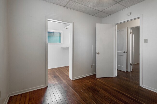 Building Photo - 3529 Vernon Dr