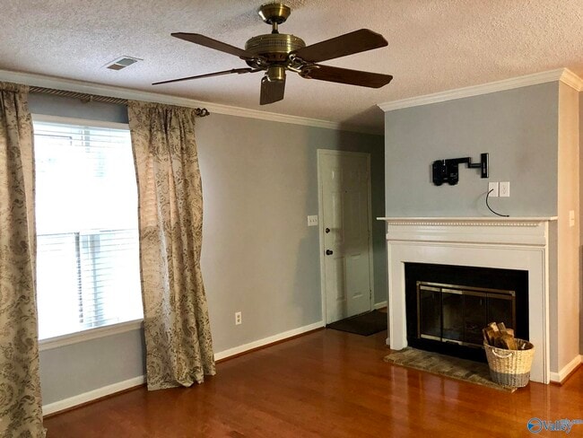 Building Photo - 337 Chateau Dr SW