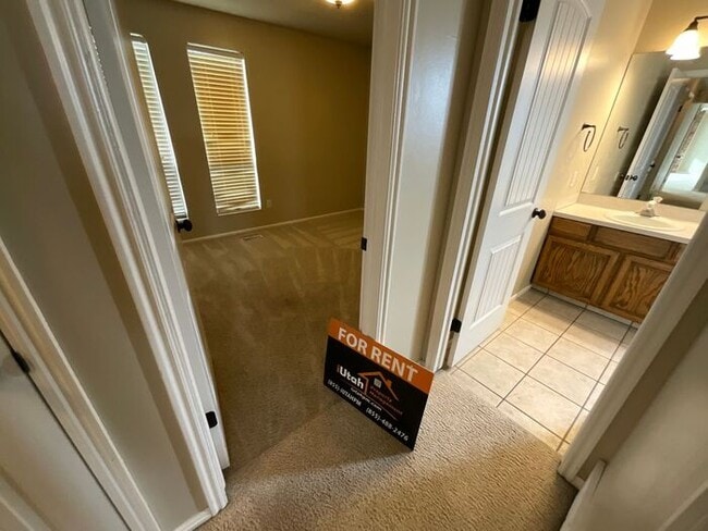 Building Photo - 5 bedroom 3 bath Home 2 car garage- Small dog friendly