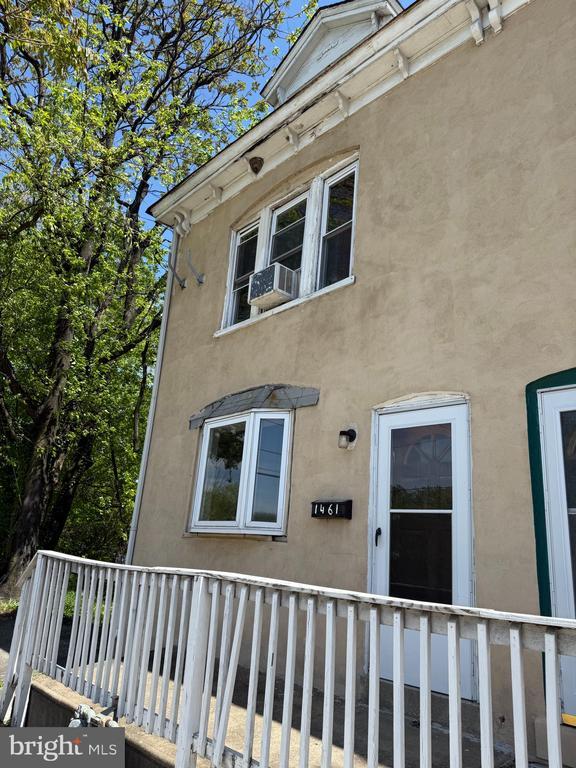Primary Photo - 1461 Kerlin St