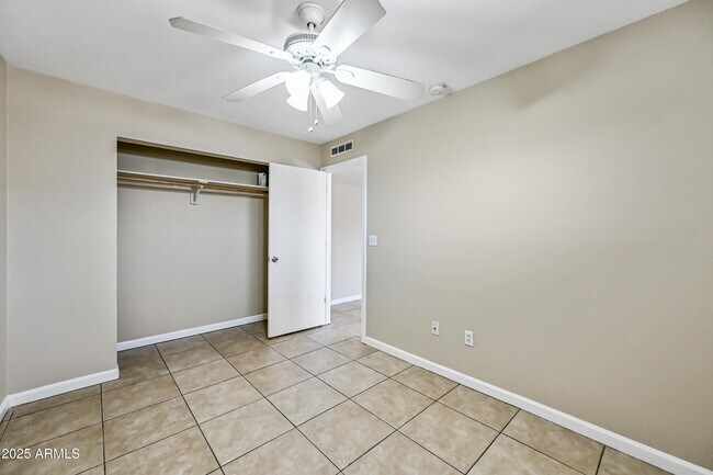 Building Photo - 3949 E Earll Dr
