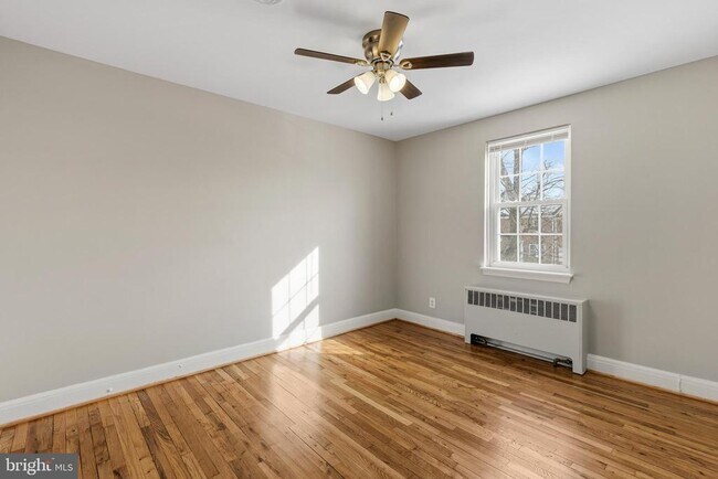 Building Photo - 8556 Willow Oak Rd