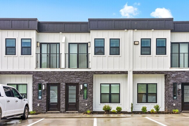 Interior Photo - Hickory Grove Blvd - 111