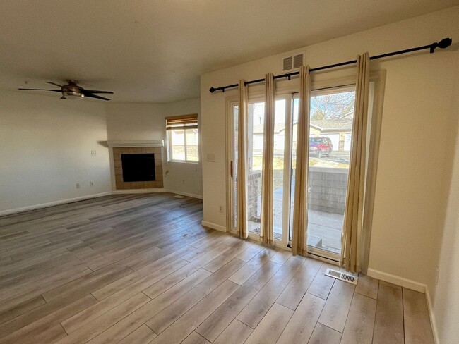 Building Photo - Adorable 3 story, 3BR/3.5BA Townhome w/ detached garage!