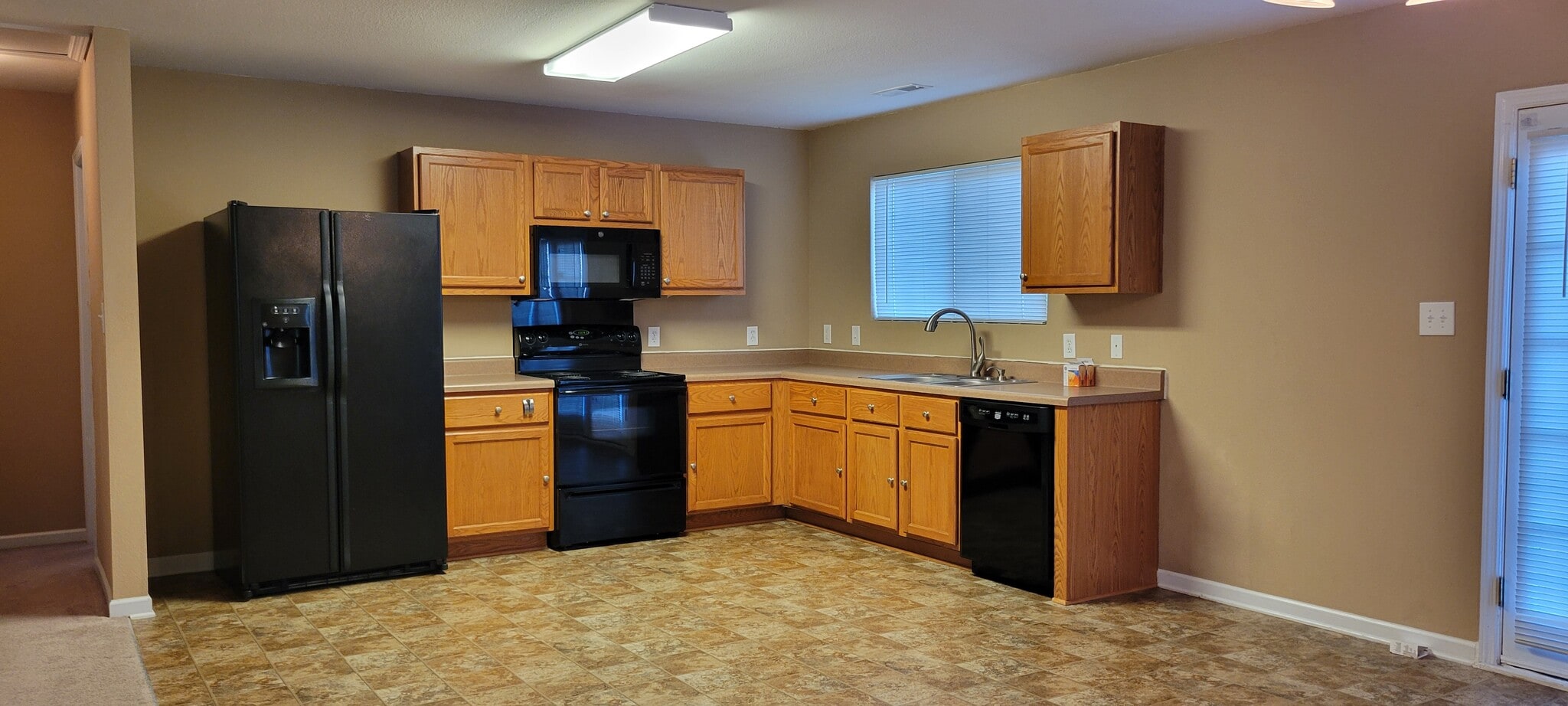 Kitchen - 137 Carillo Ln