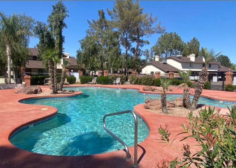 Building Photo - 170 E Guadalupe Rd