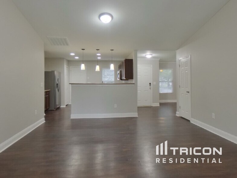 Building Photo - 4116 Larkhaven Village Dr