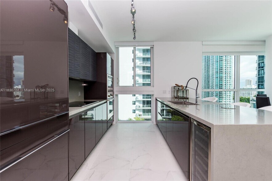 Building Photo - 1080 Brickell Ave