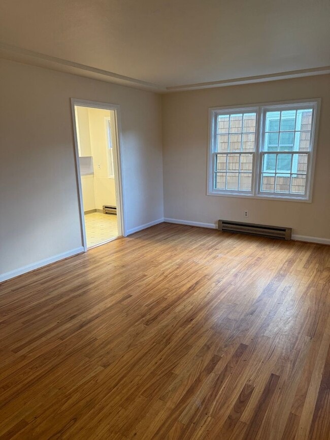 Building Photo - TIP TOP ON TYLER