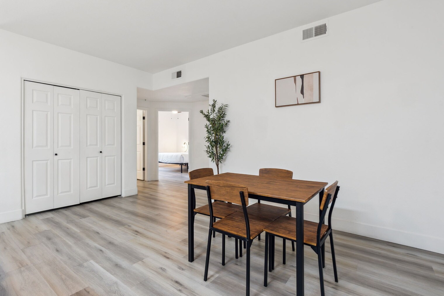 Building Photo - 6610 N 93rd Ave