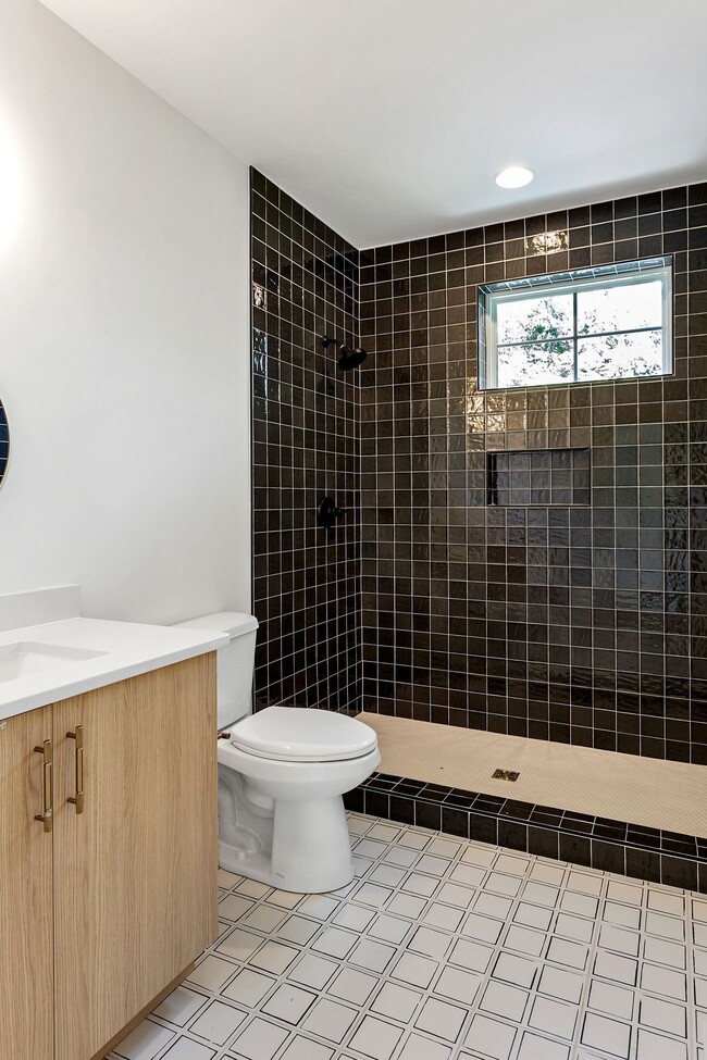 Building Photo - 660 Vernon Ave