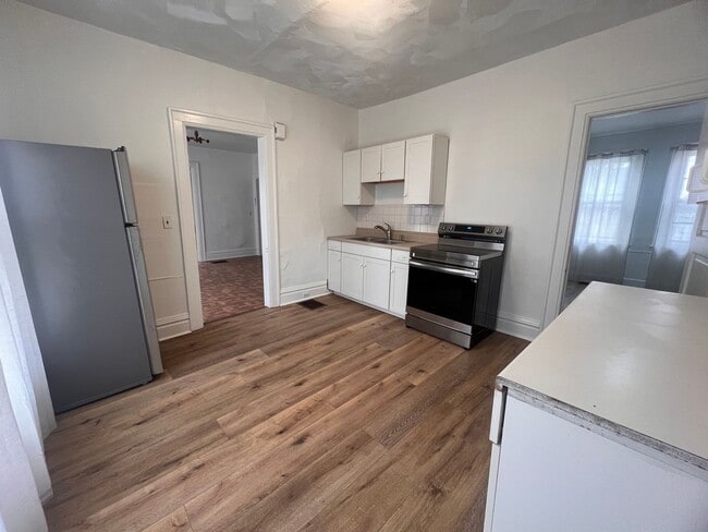 Building Photo - 857 Fairmount St SE