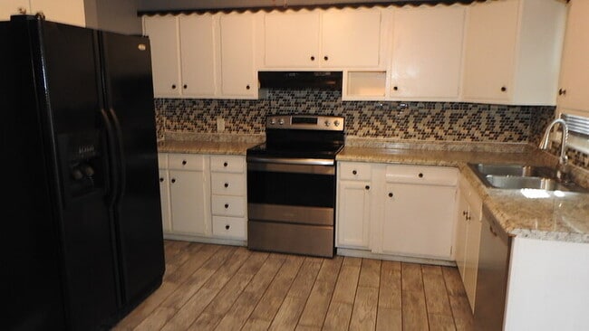 Building Photo - Beautiful 4-bedroom, 2 full baths home located in Independence, MO.