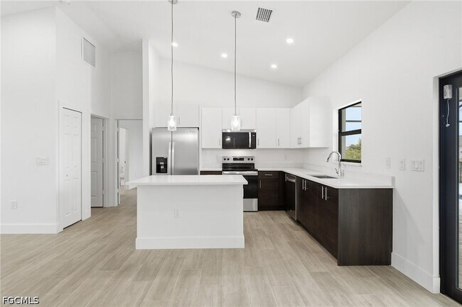 Building Photo - 1431 NW 17th Ave