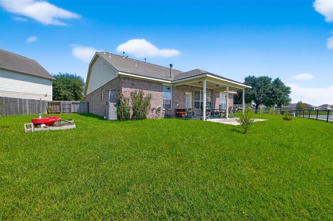 Building Photo - 303 Arbor Green Ln