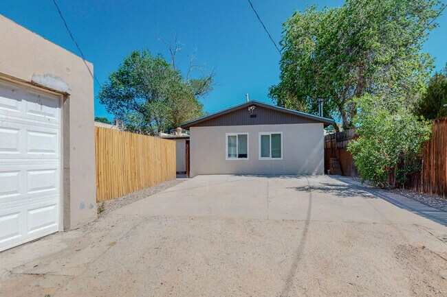 Building Photo - 2124 Eton Ave SE