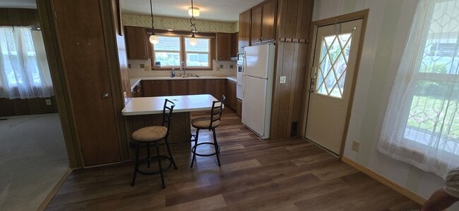 Building Photo - 2 bed 2 baths with carport