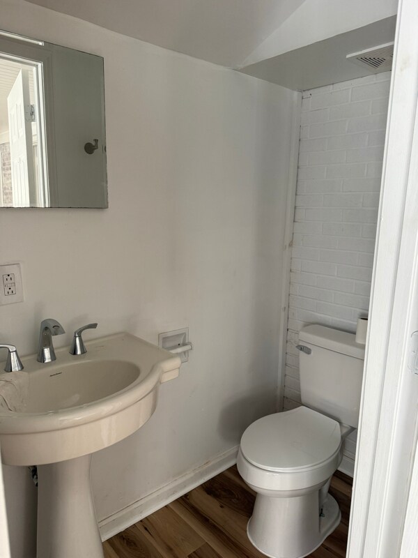 Building Photo - 1105 Sycamore Rd