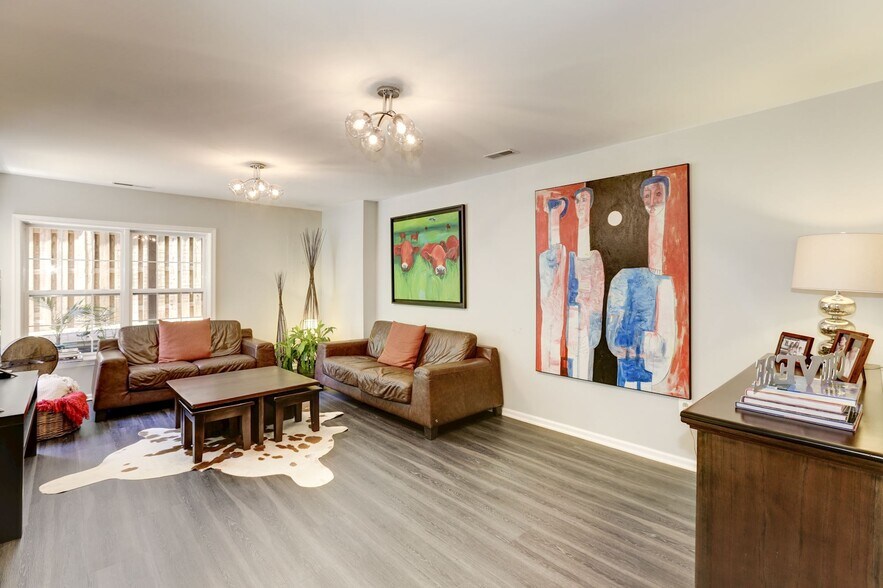 Building Photo - 5742 Governors Pond Cir