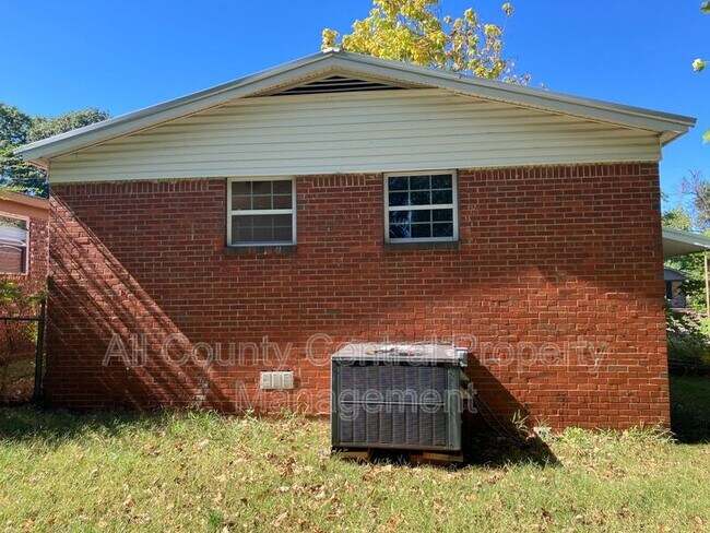 Building Photo - 1657 18th Way SW