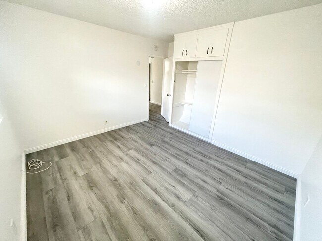 Building Photo - 155 W Norwood Pl