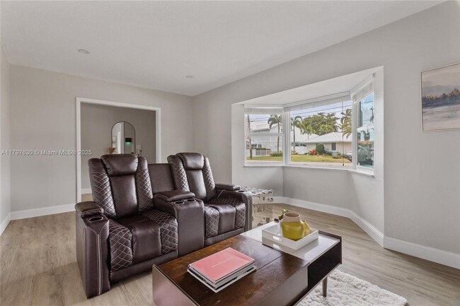 Building Photo - 608 1st Key Dr