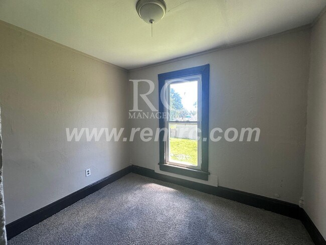 Building Photo - 17 Indiana-