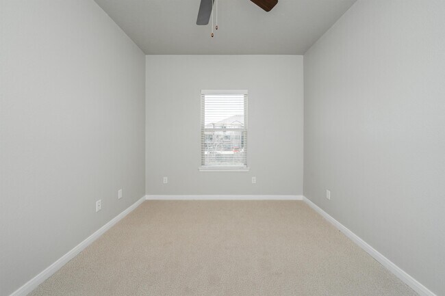 Building Photo - 4089 Cross Park Dr