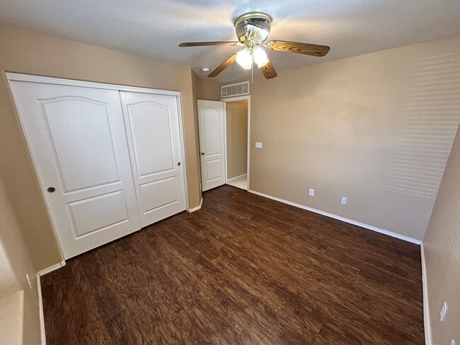 Building Photo - ? Large 4Bdm 3Ba Avondale Home *NO* Carpet ?