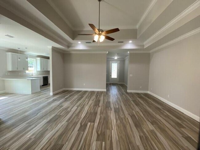 Building Photo - Spacious 3 Bedroom Home in Mary Esther!