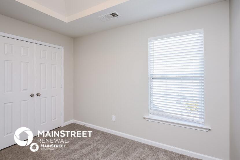 Building Photo - 4615 Blue Iris Way