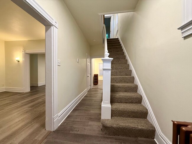 Building Photo - Now showing updated 3BR 1.5 bath house!