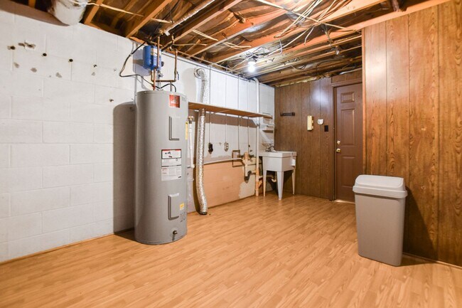 Building Photo - Pet Friendly Four Bedroom with Basement!