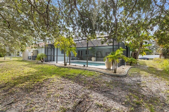 Building Photo - 1728 Kadashow Ave