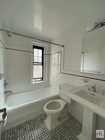 Building Photo - Christopher Street