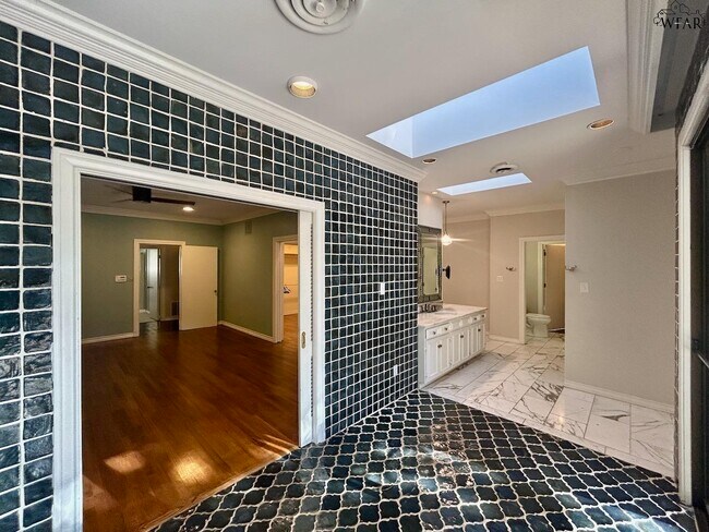 Building Photo - 7 Newcomb Terrace