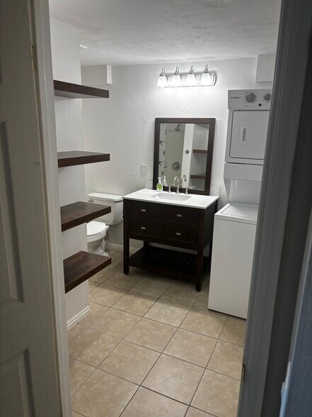 Building Photo - 1295 Riverview Dr