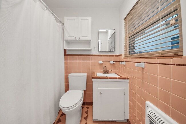 Building Photo - 411 Venice St