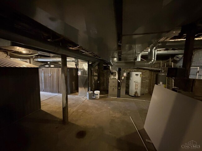 Building Photo - 2218 Highland Ave